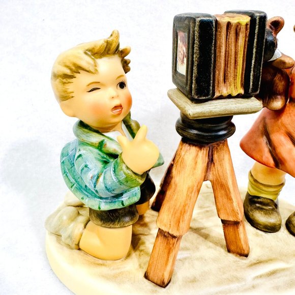 Goebel Hummel #2132 "Camera Ready" 25th Anniversary Edition TMK8 - Picture 2 of 16